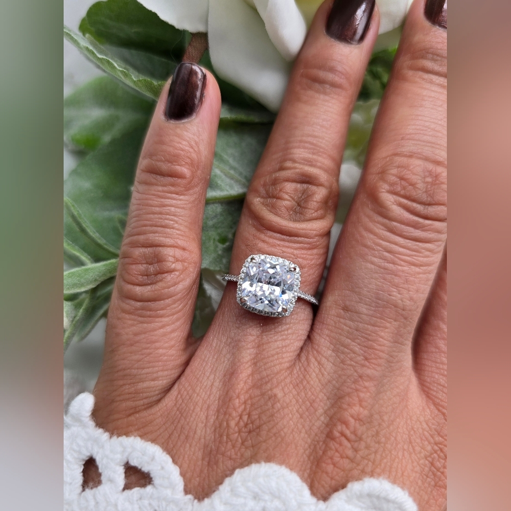 🥰 MINA ENGAGEMENT RING - Picture 5 of 9